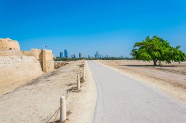 Unesco Dünya Mirası'nın bir parçası olan Qal'At Al Bahreyn fort ile Bahreyn fort kompleksinin görünümü