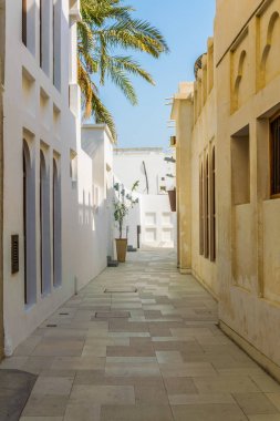 Al Muharraq adasında ünlü, UNESCO'ya kayıtlı, inci ticareti parkurunun yanında yer alan whitawashed evlerin görünümü, Bahreyn.