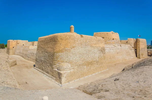 Tekintettel a Bahreini erőd komplexum a Qal ' at Al Bahrain erőd, amely része az UNESCO Világörökség — Stock Fotó