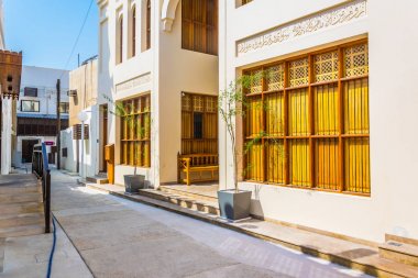 Al Muharraq adasında ünlü, UNESCO'ya kayıtlı, inci ticareti parkurunun yanında yer alan whitawashed evlerin görünümü, Bahreyn.