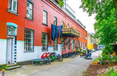Kopenhag, Danimarka'daki Christiania semtinin görünümü.