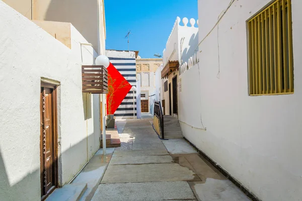 Uitzicht op whitawashed huizen gelegen langs de beroemde, UNESCO enlisted, Pearl Trade Trail in al Muharraq eiland, Bahrein. — Stockfoto