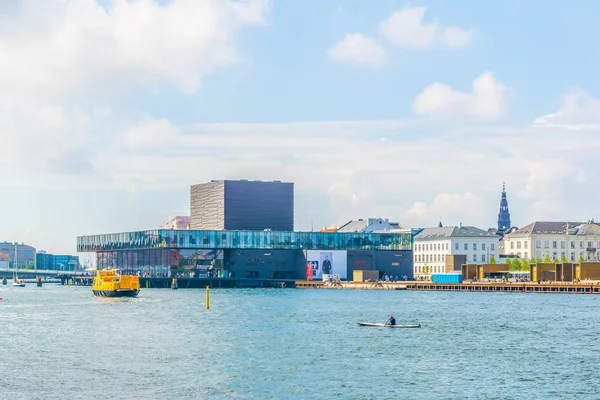 Vista del Skuespilhuset (Royal Danish Playhouse) en el centro de Copenhague, Dinamarca . —  Fotos de Stock