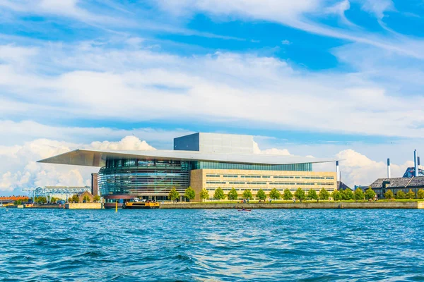 Vista da casa de ópera de Copenhaga, denmark . — Fotografia de Stock