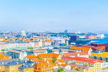 Mermer kilise ve Skuespilhuset (Danimarka Kraliyet Playhouse dahil olmak üzere Kopenhag havadan görünümü)