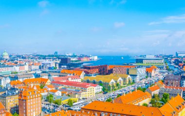 Mermer kilise ve Skuespilhuset (Danimarka Kraliyet Playhouse dahil olmak üzere Kopenhag havadan görünümü)