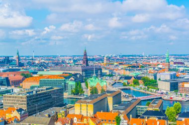 Borsen binası ve Christiansborg sarayı da dahil olmak üzere Kopenhag havadan görünümü