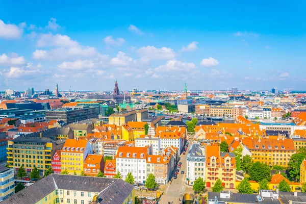 Vista aérea de Copenhagen incluyendo el edificio Borsen y el palacio Christiansborg — Foto de Stock