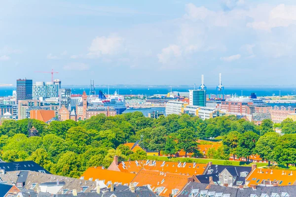 Kopenhag, Danimarka'da bir yolcu terminalinin havadan görünümü.