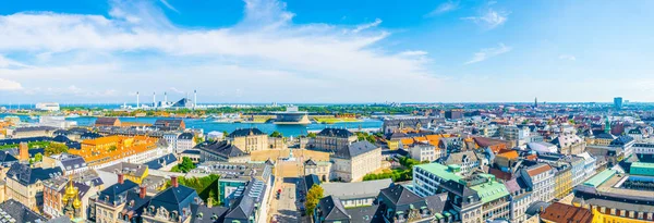 Flygvy över Köpenhamn inklusive Amalienborgs slott och Köpenhamns operahus, Danmark — Stockfoto