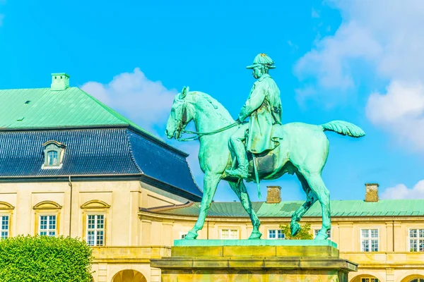 Jezdecká socha Christian Ix poblíž Christiansborg Palace, Kodaň, Dánsko — Stock fotografie