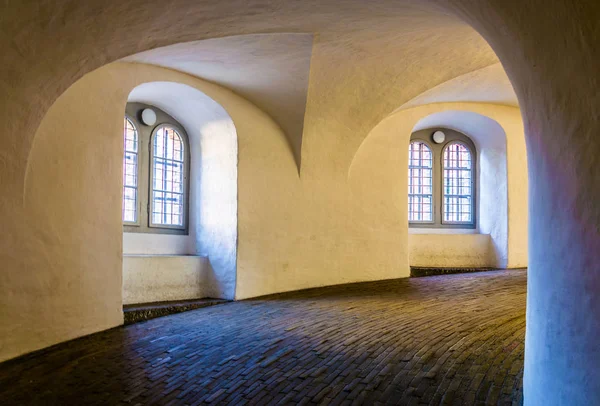 Equestrian stairway inside of the Rundetaarn tower in central Copenhagen. — Stock Photo, Image