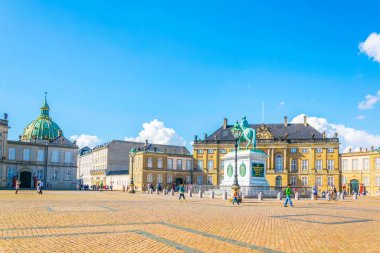 Frederik V Kopenhag, Danimarka Amalienborg meydanında atlı heykeli
