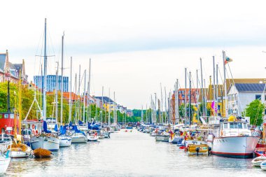 Kopenhag'ın merkezinde bir kanalın görünümü, Danimarka.