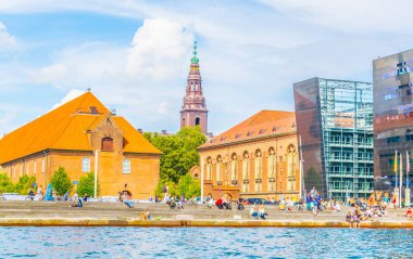 Kopenhag'ın merkezinde bir kanalın görünümü, Danimarka.