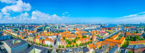 Panorama di Copenaghen tra cui l'edificio Borsen la chiesa di marmo, il Skuespilhuset e il palazzo Christiansborg — Foto Stock