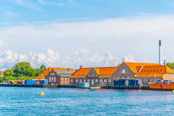 Kopenhag'ın merkezinde bir kanalın görünümü, Danimarka. — Stok fotoğraf