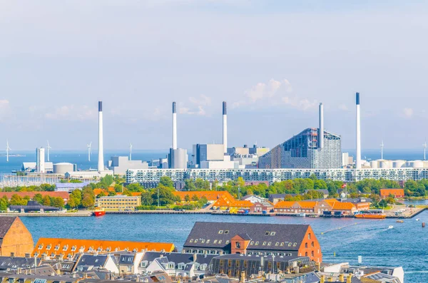Vista de una fábrica costera en la capital danesa Copenhague . —  Fotos de Stock