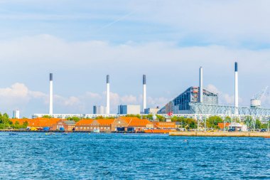 Danimarka'nın başkenti Kopenhag'da bir sahil fabrikası görünümü.