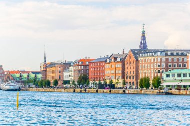Kopenhag'ın merkezinde bir kanalın görünümü, Danimarka.