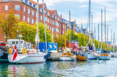 Kopenhag'ın merkezinde bir kanalın görünümü, Danimarka.