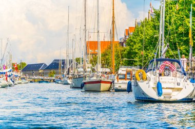 Kopenhag'ın merkezinde bir kanalın görünümü, Danimarka.