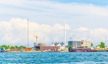 Danimarka'nın başkenti Kopenhag'da bir sahil fabrikası görünümü.