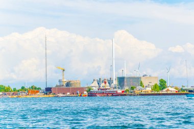 Danimarka'nın başkenti Kopenhag'da bir sahil fabrikası görünümü.