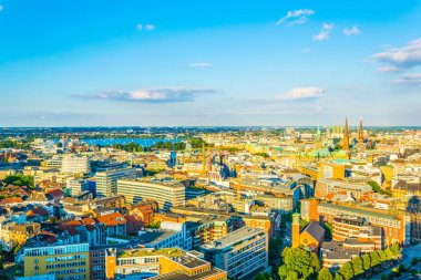 Hamburg ve binnenalster ve aussenalster gölleri eski şehir havadan görünümü, Almanya.