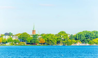 Hamburg, Almanya'daki aussenalster gölünün görünümü