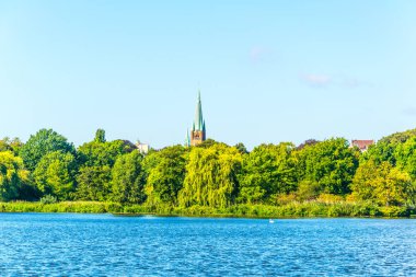 Hamburg, Almanya'daki aussenalster gölünün görünümü