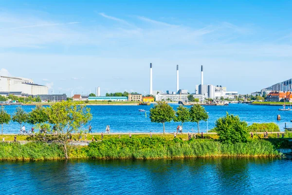 Ansicht eines Wassergrabens, der die Kastellet-Zitadelle von einem Kopenhagener Kanal trennt. — Stockfoto