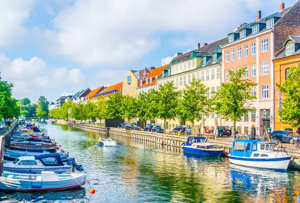 Vista de un canal en el centro de Copenhague, Dinamarca . —  Fotos de Stock