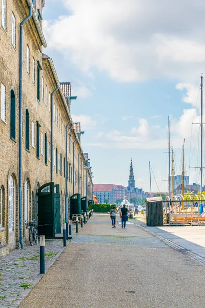 Blick auf einen alten Industriehafen im Zentrum von Kopenhagen, Dänemark. — Stockfoto