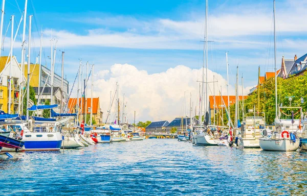 Vista de un canal en el centro de Copenhague, Dinamarca . —  Fotos de Stock