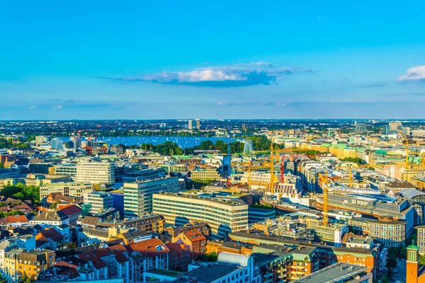 Veduta aerea della città vecchia di hamburg e binnenalster e laghi aussenalster, Germania . — Foto Stock