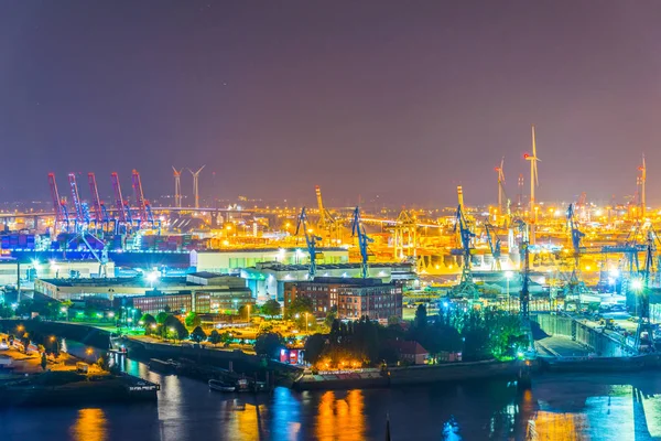 Night view of cranes in the port of hamburg, Germany. — Stock Photo, Image