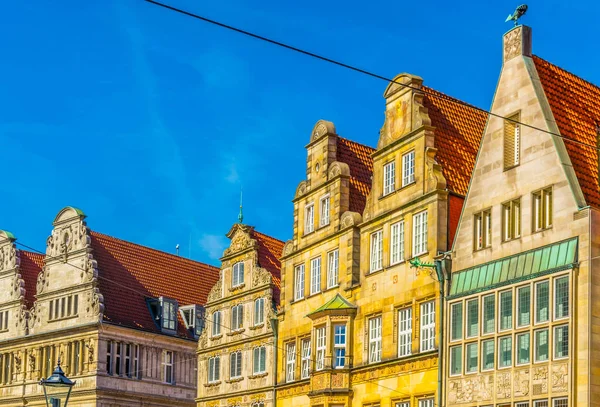 Fachadas coloridas de casas situadas em marktplatz em Bremen, Alemanha . — Fotografia de Stock