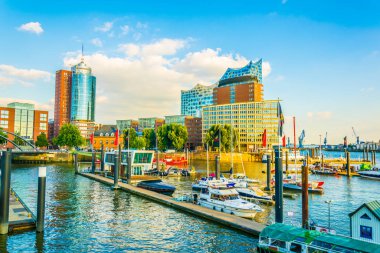 Elbe Philharmony'nin hakim olduğu hafencity semtinin Hamburg, Almanya'da görünümü.