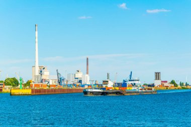 Bremen, Almanya'da bir sanayi limanıgörünümü.