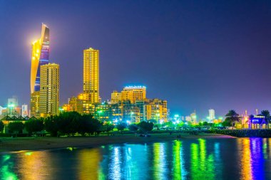 Gece boyunca Kuveyt Silueti.