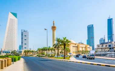 Kuveyt'te Basra Körfezi caddesinde trafik