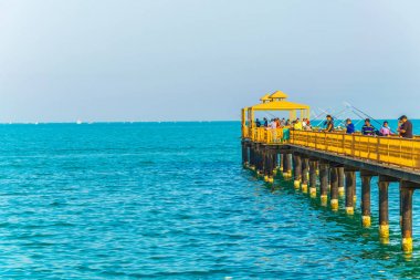 Kuveyt'te denize nüfuz eden bir iskelegörünümü