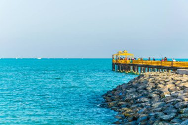 Kuveyt'te denize nüfuz eden bir iskelegörünümü