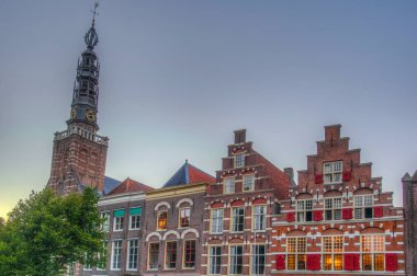 Heilige Lodewijkkerk kilisesi ve L evlerin klasik cepheleri