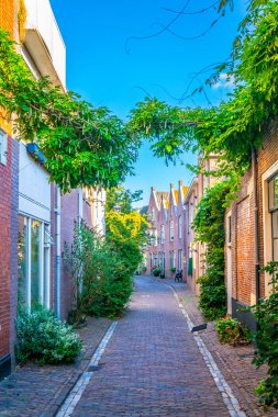 Klasik kırmızı tuğla evler Groot Heiligland s yanında yer