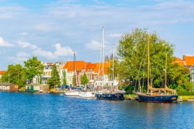 Haarlem kanal gün boyunca görüntülenen, Hollanda