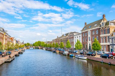 Haarlem kanal gün boyunca görüntülenen, Hollanda