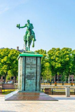 Binnenhof önünde kral Willem Ii binicilik heykeli