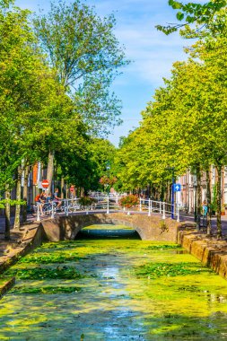 Delft'teki Kanal gün boyunca görüntülendi, Hollanda